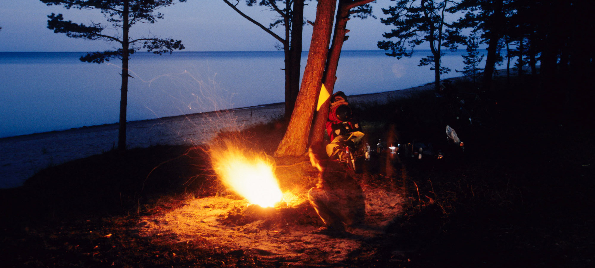 Lagerfeuer Am Strand Vor Engure